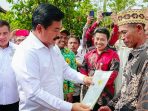 Hadi Tjahjanto Bagi-Bagi Sertifikat Tanah di Lampung