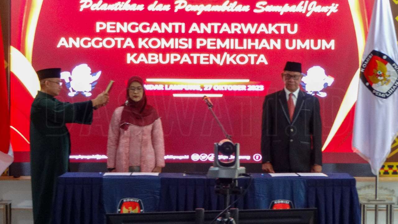 Hasyim Asy'ari Lantik PAW KPU Lampung Utara dan Tubaba 2019-2024