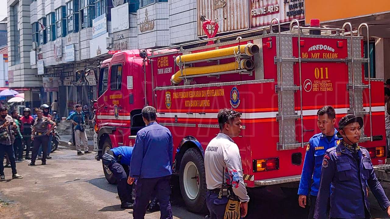 Toko Mega Motor Terbakar di Pasar Tengah Bandarlampung