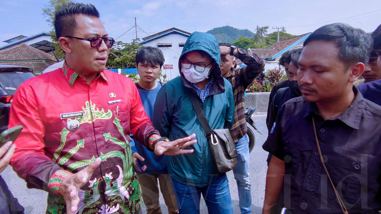 Emak-Emak Tolak Stockpile Batu Bara di Bandarlampung