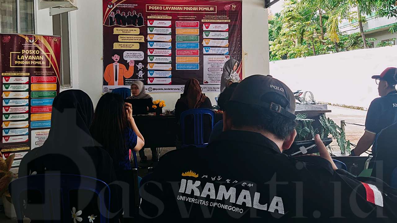 Warga Antusias Urus Pindah Memilih di KPU Bandarlampung