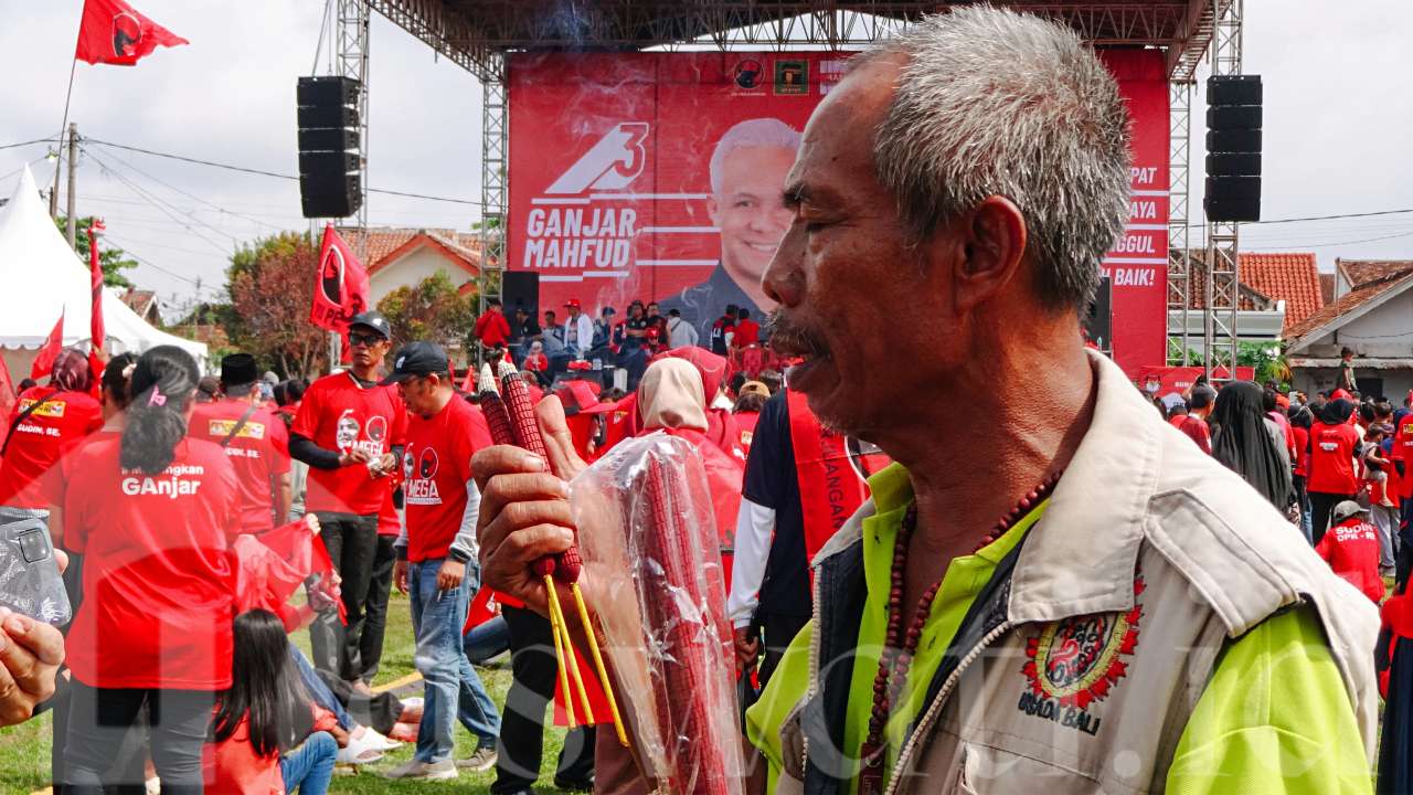 Pawang Hujan Beraksi di Kampanye Hasto Kristiyanto