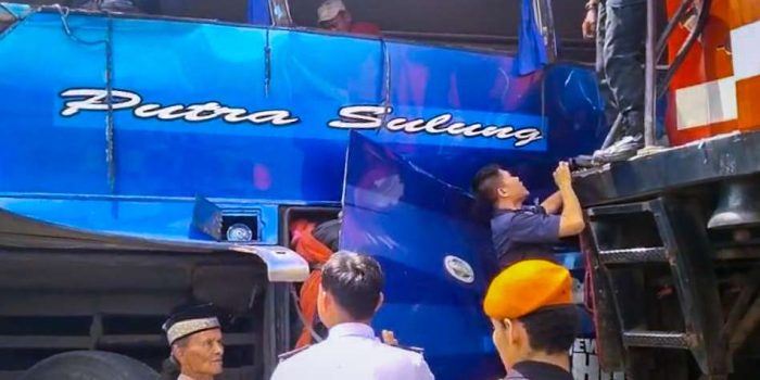 Kereta Api Rajabasa Tabrak Bus di Perlintasan Martapura, 4 Tewas dan 15 Luka-Luka