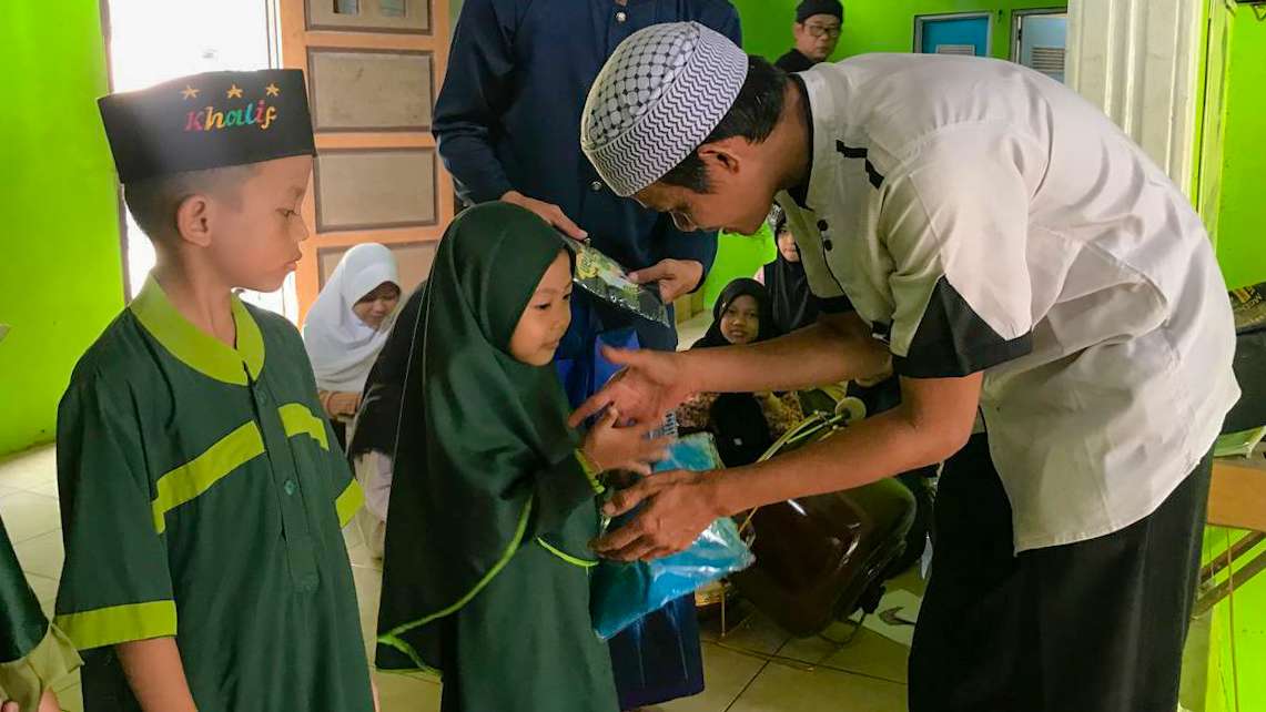 Santri TPQ Ar Raihan Berprestasi Diganjar Hadiah