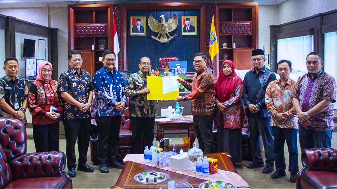 KPU Serahkan Dokumen Calon Terpilih Anggota DPRD Lampung ke Gubernur