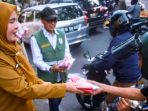 Pemkot Bandarlampung Bagikan Lima Ribu Bendera Merah Putih