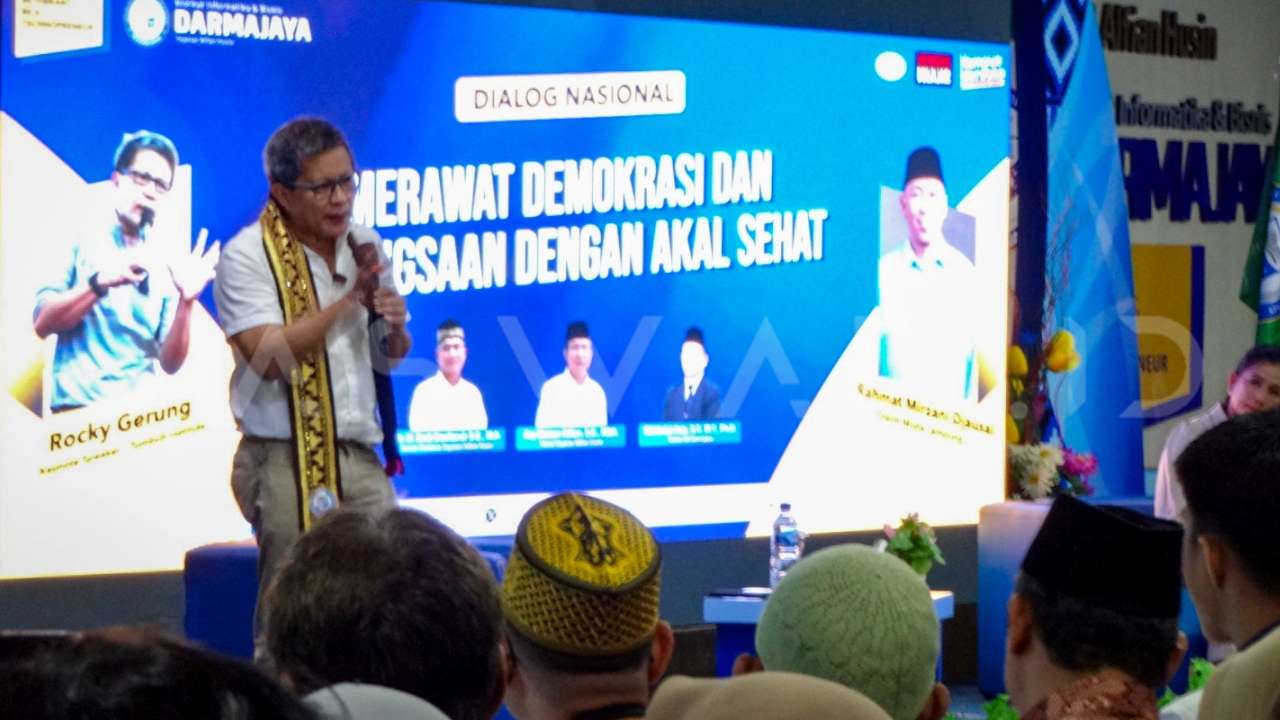 Jihan Nurlela Bicara Oligarki dan KKN Bareng Rocky Gerung di Darmajaya