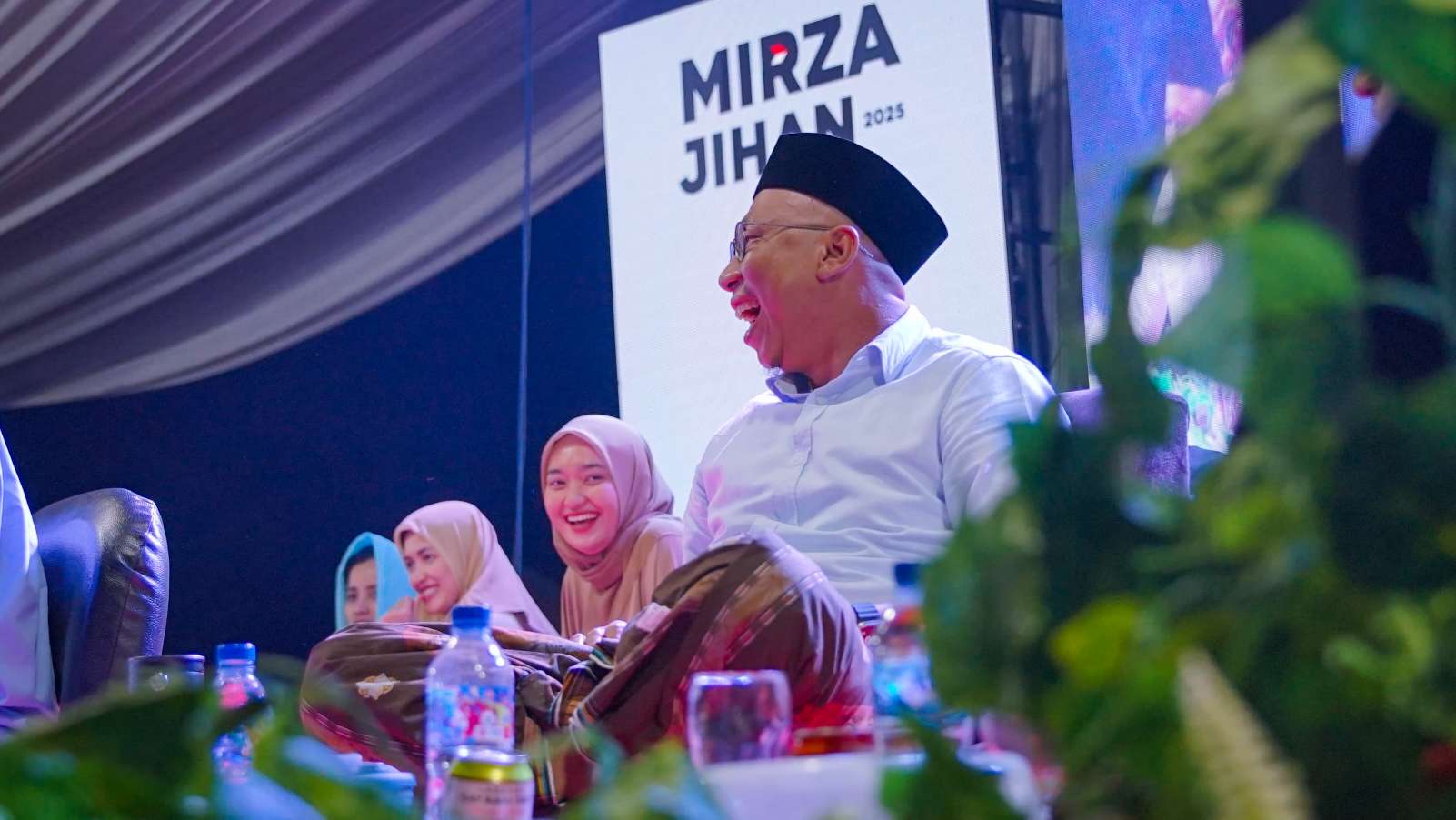 Mirza-Jihan Berselawat Bareng Ribuan Warga Lampung Tengah