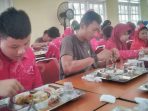 Siswa SLB di Bandarlampung Nikmati Program Makan Bergizi Gratis