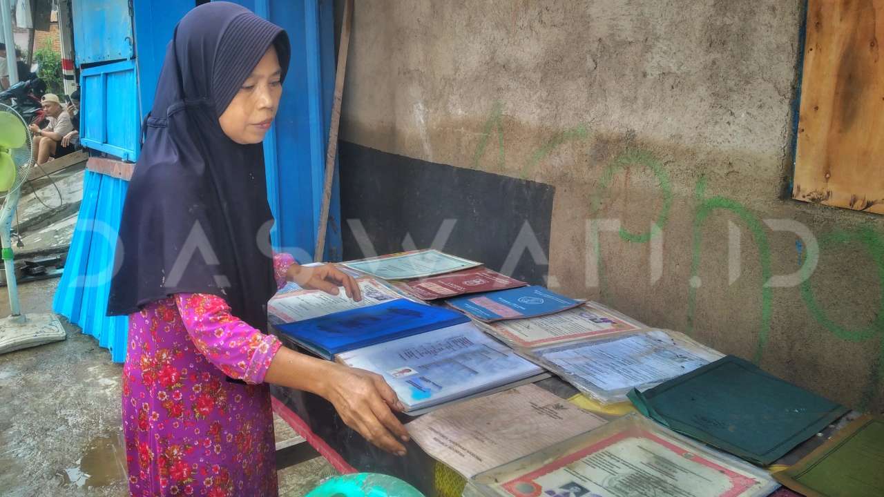 Banjir Way Lunik Bandarlampung: mobil terseret, tembok sekolah rubuh, ijazah terendam