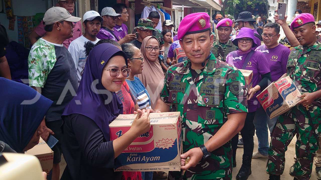 Bersama Masyarakat, Prajurit Marinir Bantu Pemulihan Pasca Banjir di Bandarlampung