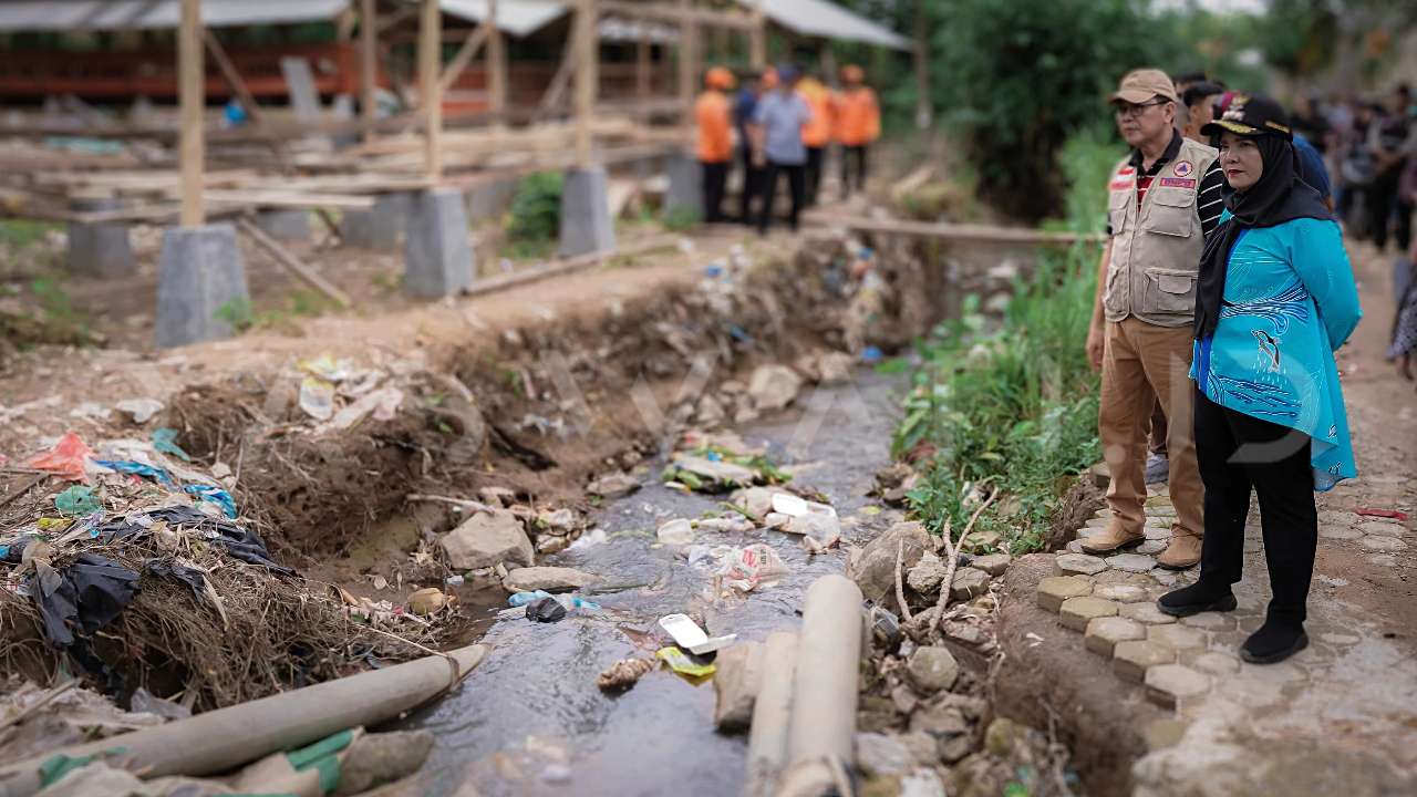 Eva Dwiana Temukan Drainase Terhalang Beton Jadi Penyebab Banjir