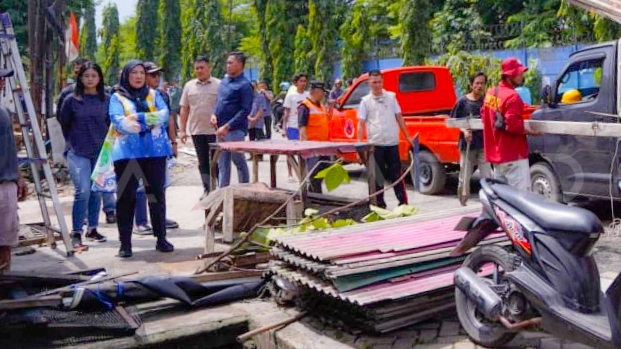 Pemkot Bandarlampung Bongkar Drainase Depan Pelindo 2 Panjang