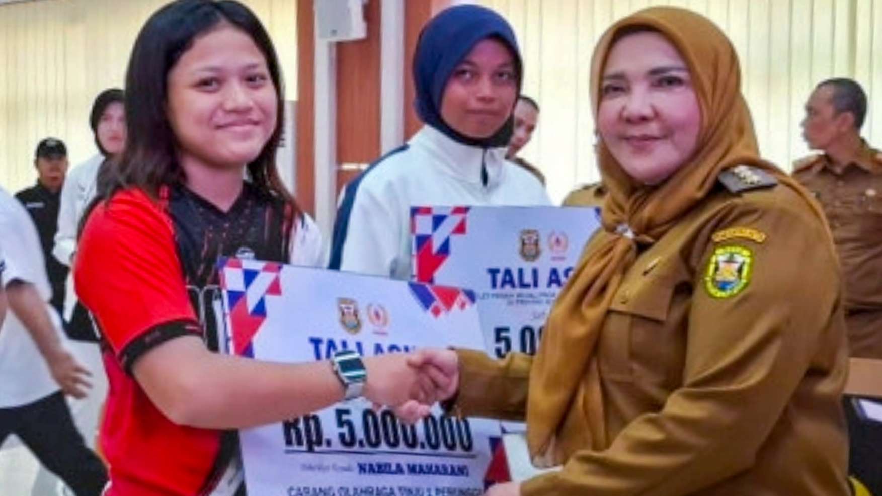 Atlet dan Pelatih PON 2024 Bandarlampung Terima Tali Asih