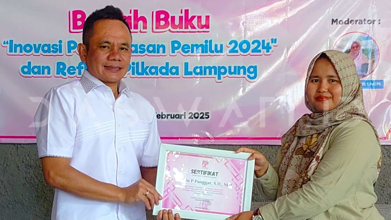 FJPI Lampung Bedah Buku Anggota Bawaslu RI Lolly Suhenty