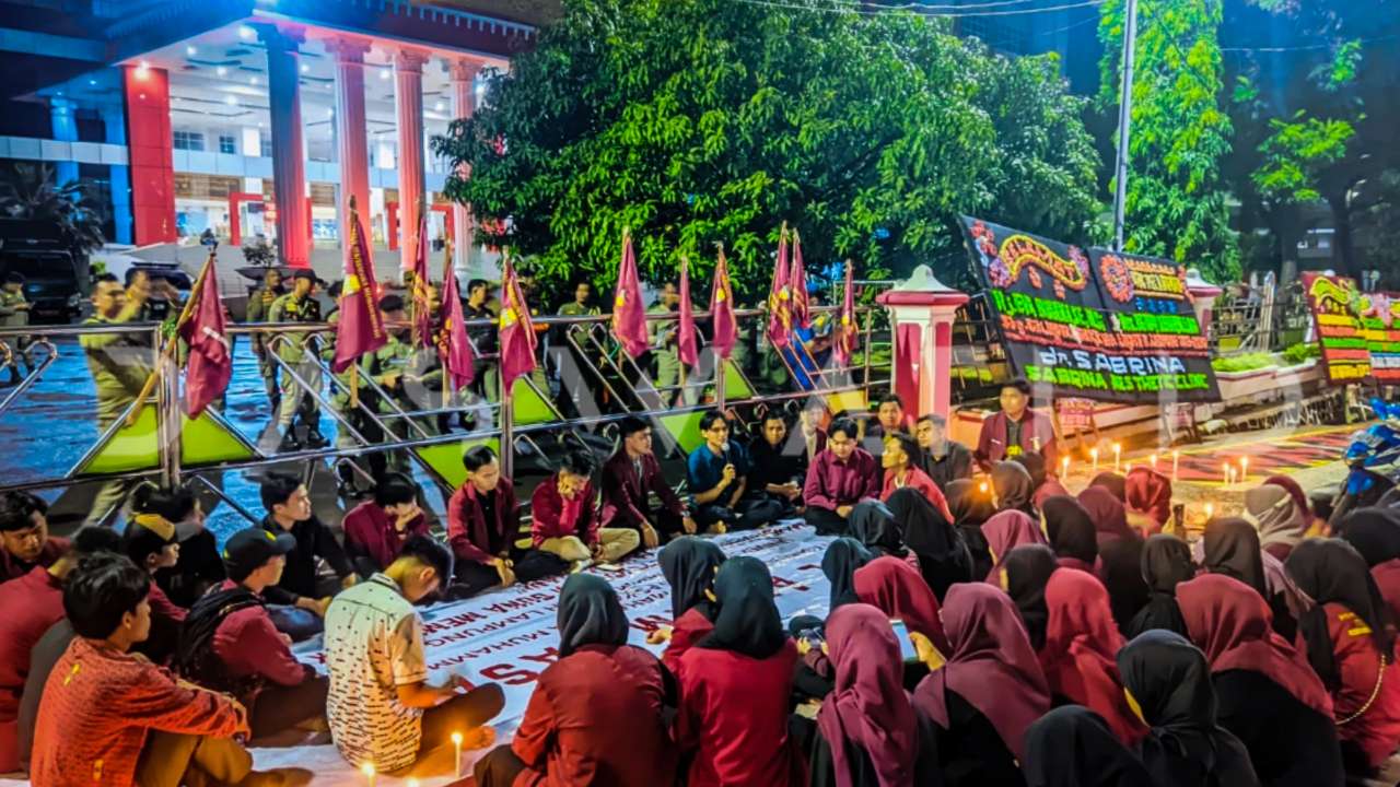 IMM Berdoa untuk Korban Banjir di Depan Kantor Pemkot Bandar Lampung