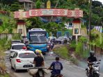 Jalan Rusak di Perbatasan Bandar Lampung – Pesawaran Hambat Arus Wisatawan