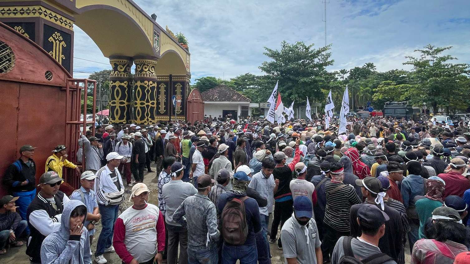Serikat Petani Lampung Tengah Geruduk Kantor Pemda