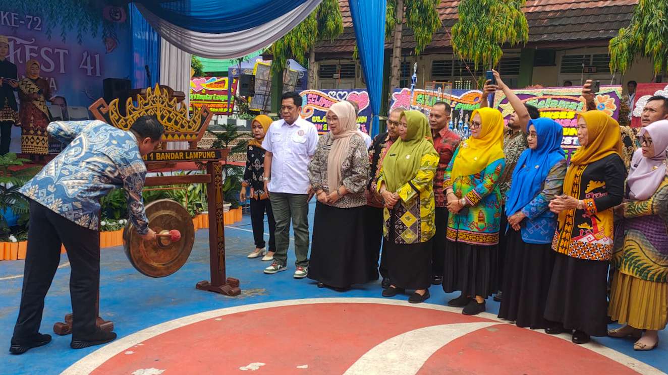 SMAN 1 Bandar Lampung Rayakan Milad Ke-72 dengan Jalan Sehat Berhadiah