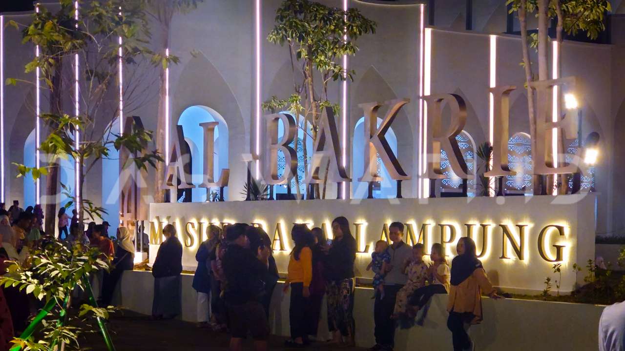 Masjid Raya Al-Bakrie Mercusuar Spiritual Umat Lampung 