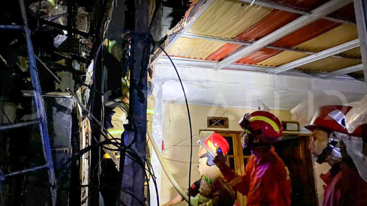 Tragis! Rumah Semi Permanen di Bandar Lampung Hangus Akibat Percikan Las Motor, Pemilik Tewas Tersetrum Tragis! Rumah Semi Permanen di Bandar Lampung Hangus Akibat Percikan Las Motor, Pemilik Tewas Tersetrum