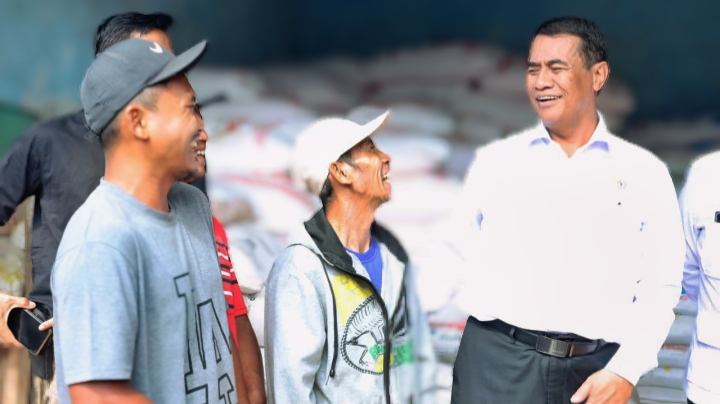 Pupuk Turun 20% di Lampung: KSP dan Mentan Pastikan Implementasi Kebijakan Presiden Tuntas-10-29_13_05_00_720x404 Pupuk Turun 20% di Lampung: KSP dan Mentan Pastikan Implementasi Kebijakan Presiden Tuntas