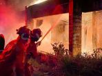 Api Melahap Rumah Penyimpanan Barang Rongsok di Bandar Lampung