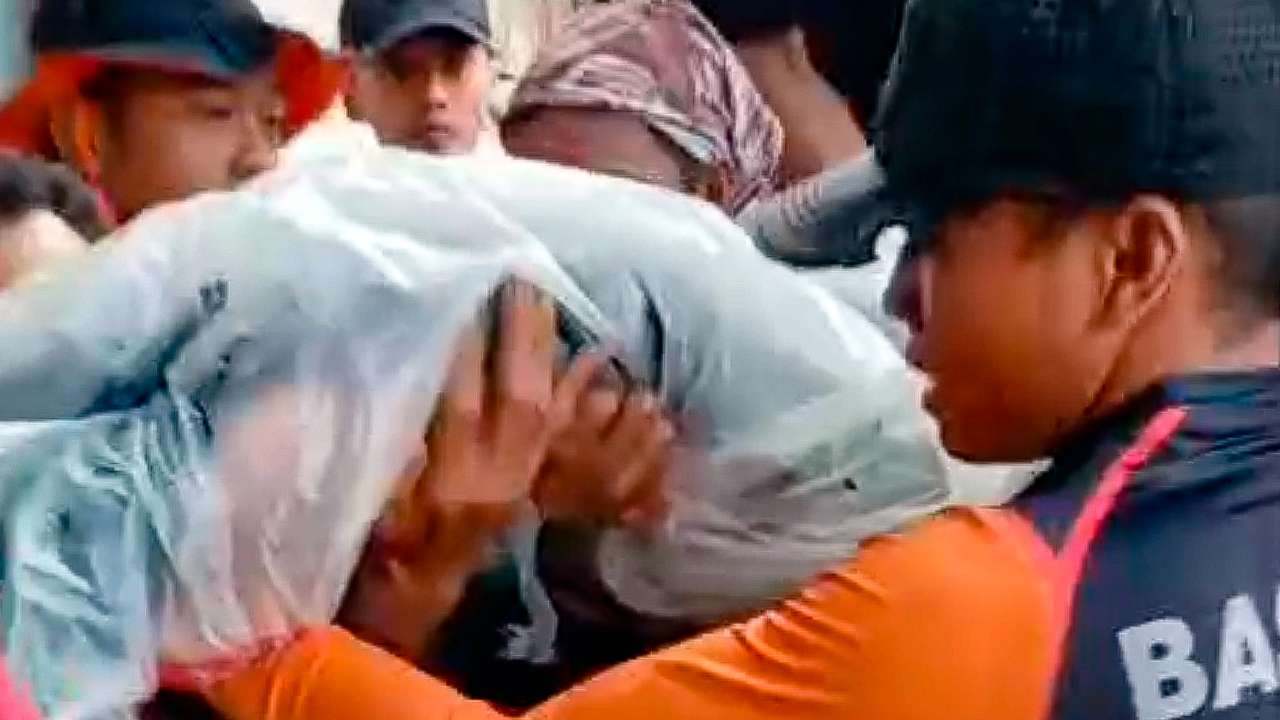 Duka di Muara Marang Usai Perahu Sang Nelayan Terbalik Diterjang Arus