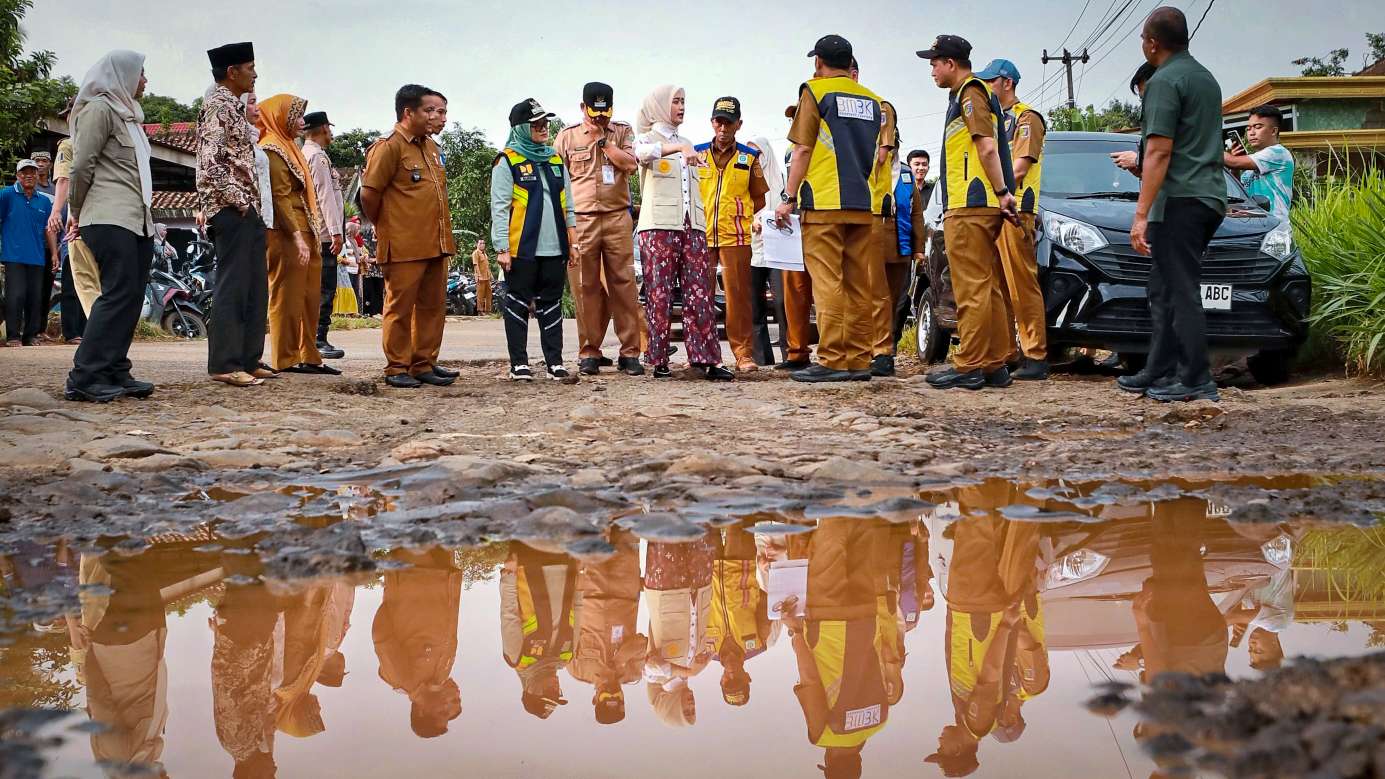 Truk ODOL Hancurkan Jalan Provinsi Lampung: Kapasitas 8 Ton Dilalui Muatan 40 Ton