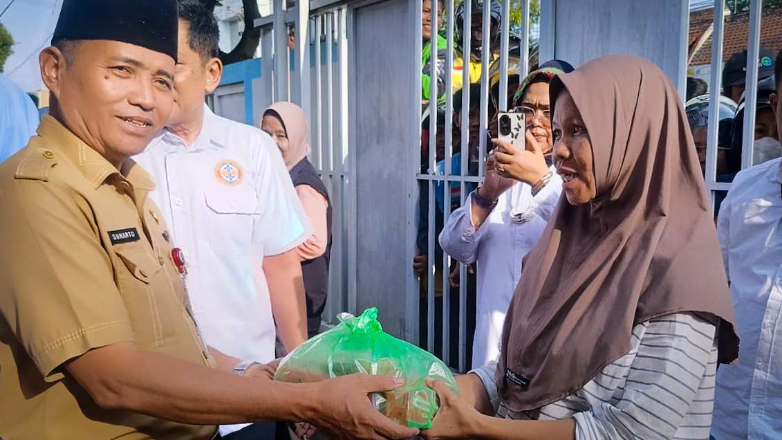 Tak Sekadar Reuni, Alumni SMANSA Bandar Lampung Bagikan 5.200 Paket Takjil