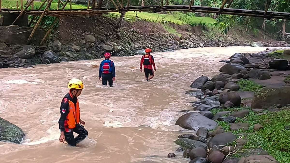 Air Bah Mendadak, Dua Mahasiswi Hilang di Sungai Batu Putu