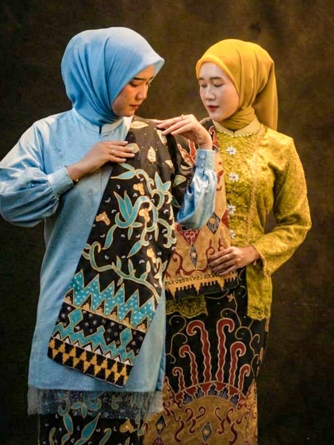 Bidan Asri Menenun Mimpi dalam Helai Tapis Lampung