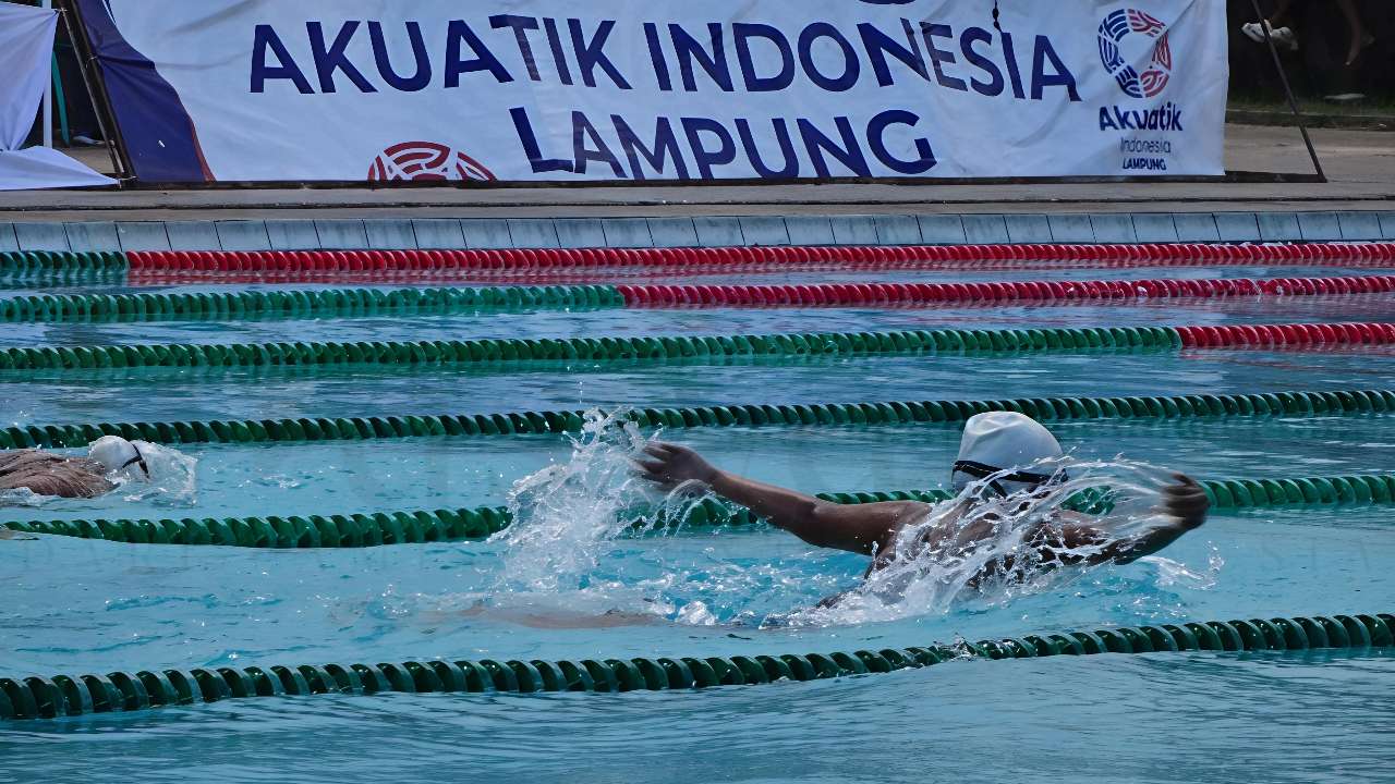 Ratu Kolam! Delena Qotrun Borong Emas di Kejurda Akuatik Lampung 2026