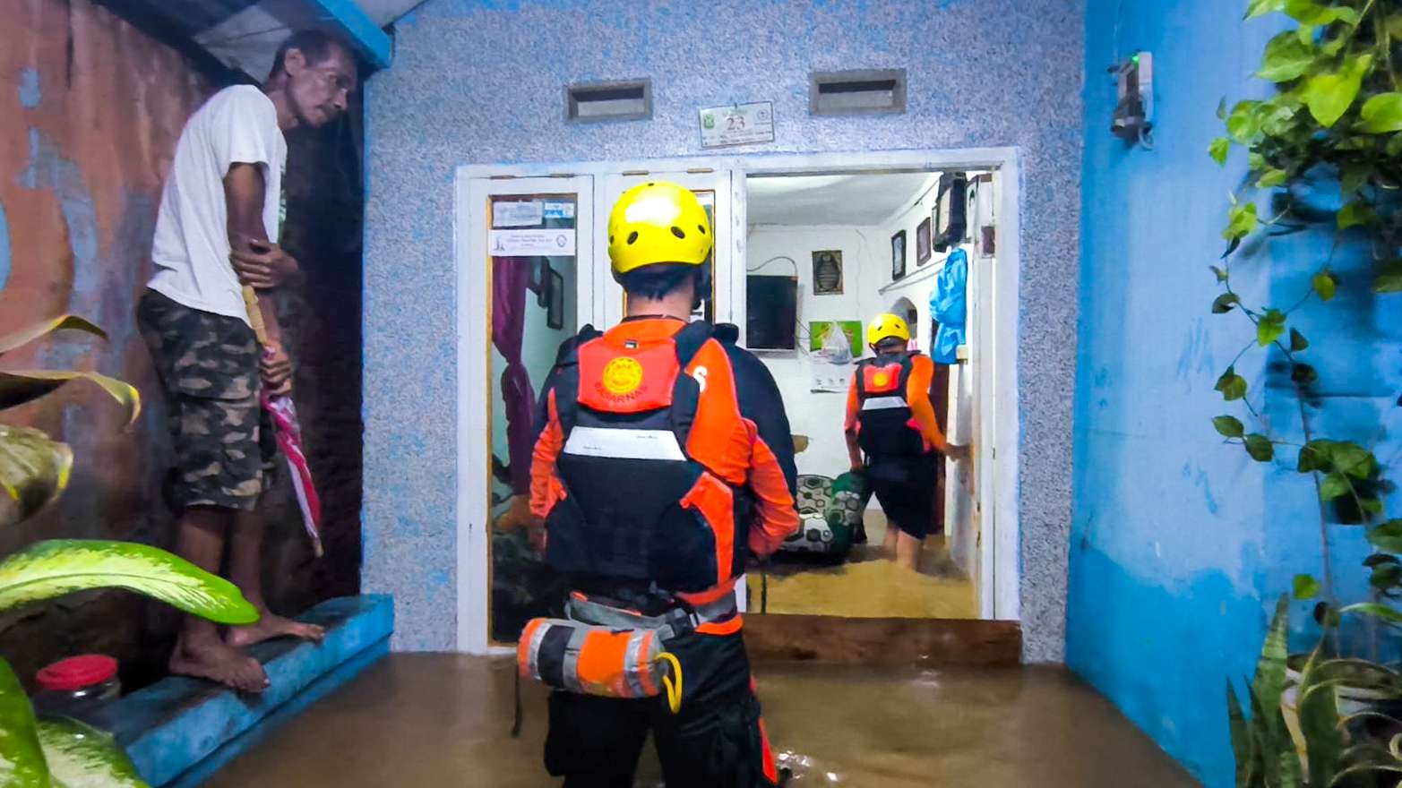 Tim SAR Gabungan Evakuasi 109 Korban Banjir Bandar Lampung