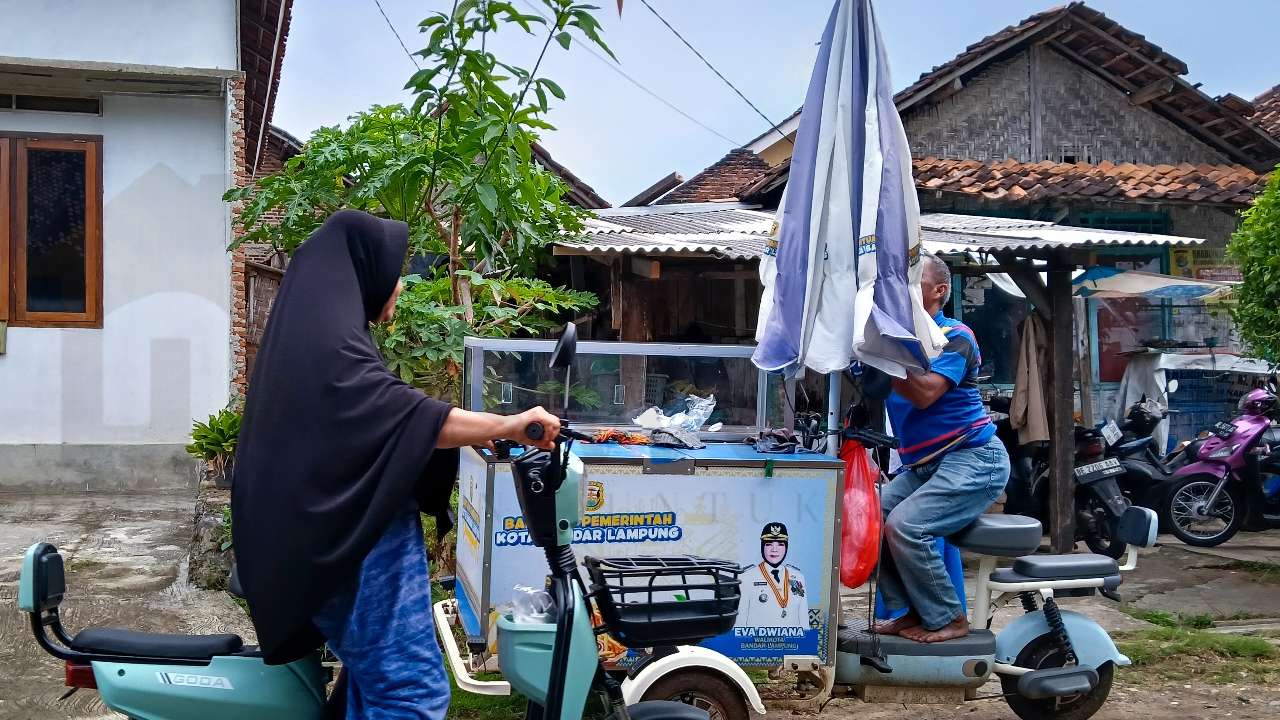 Bantuan Tak Pas Sasaran: Gerobak Mewah untuk Rumah Listrik 450 VA