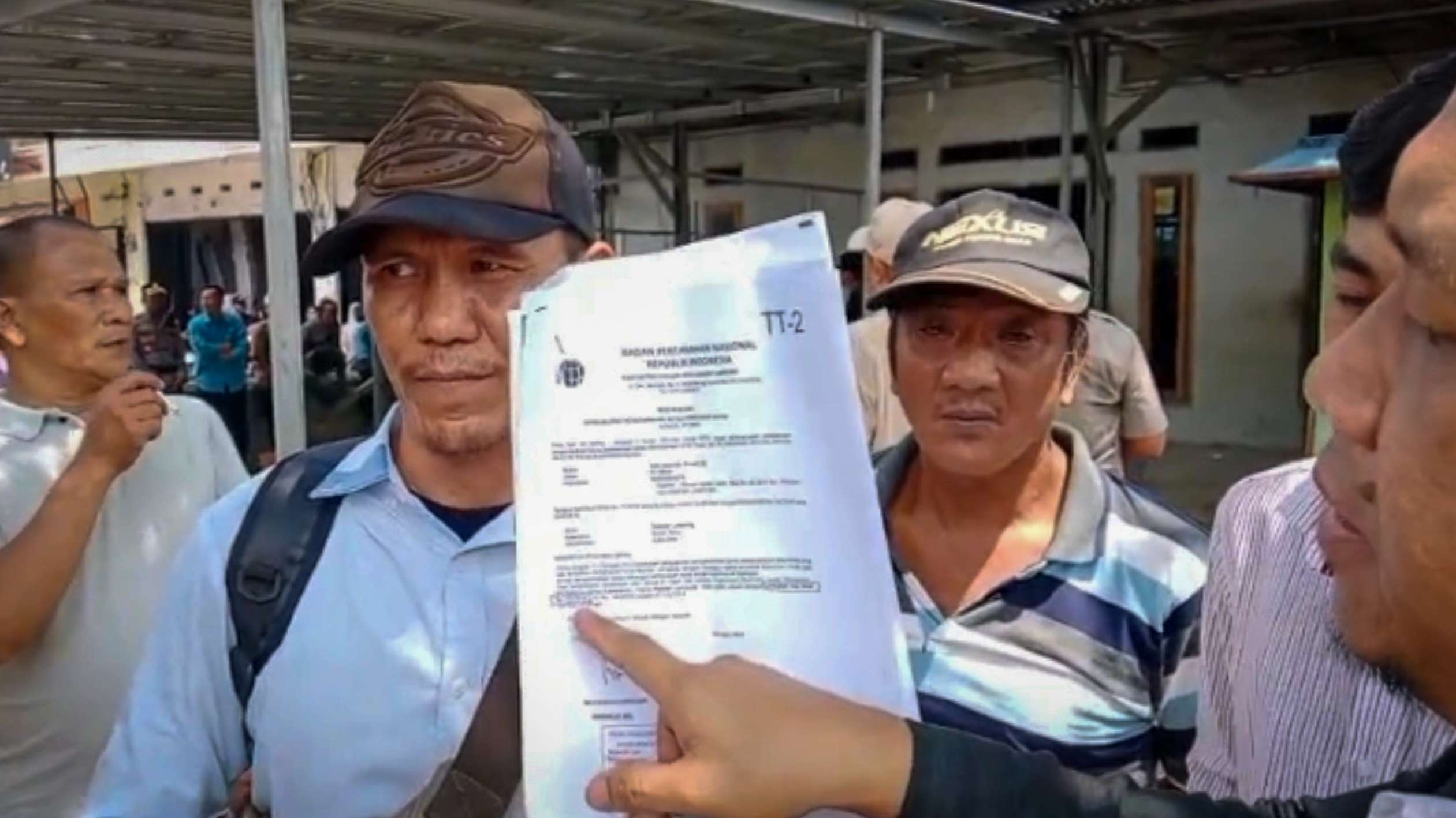 Viral Video Polisi Pukul Warga saat Eksekusi Lahan di Sukarame