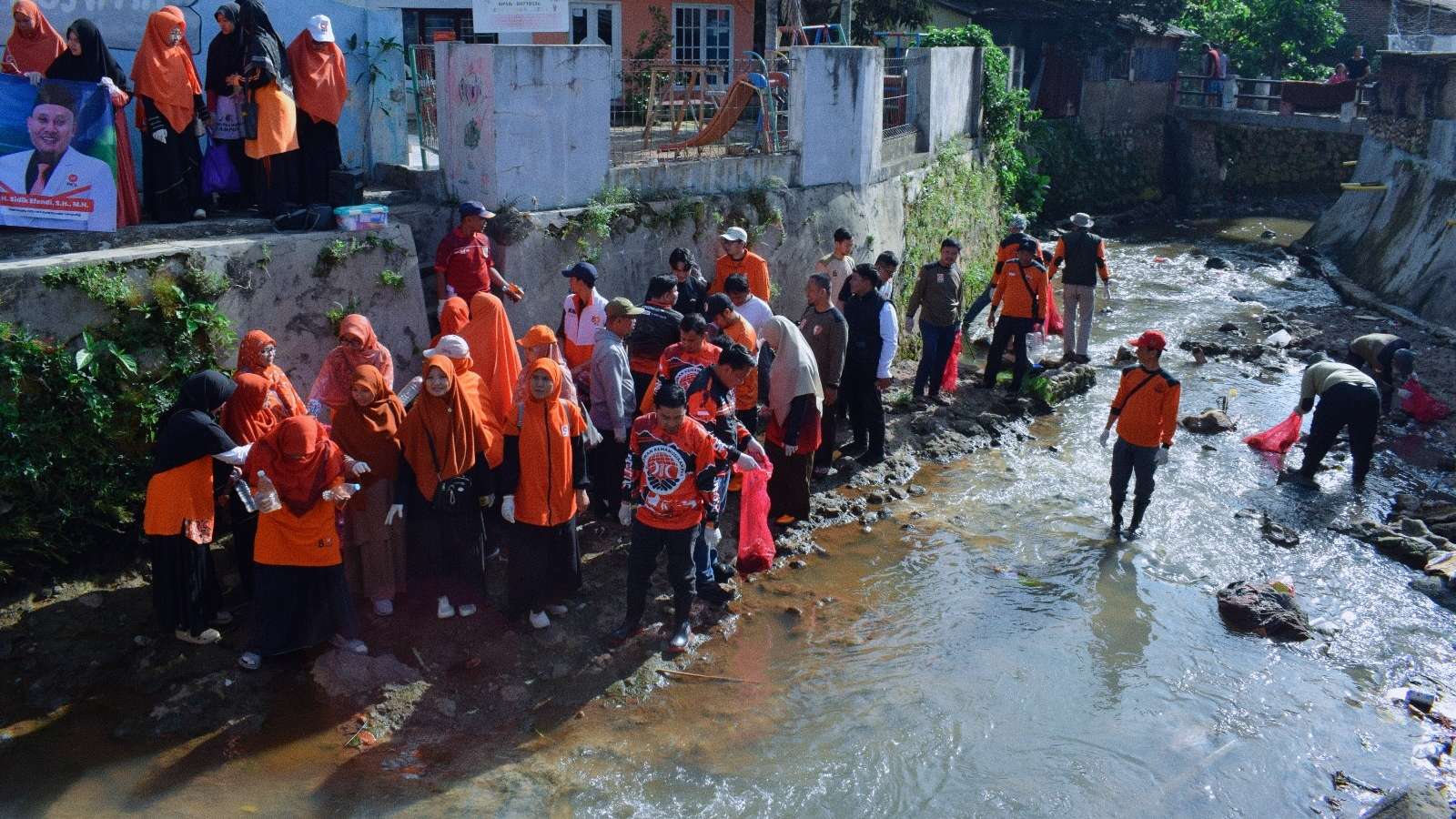 Milad PKS: Kado Eco Enzyme untuk Ekosistem Sungai Bandar Lampung